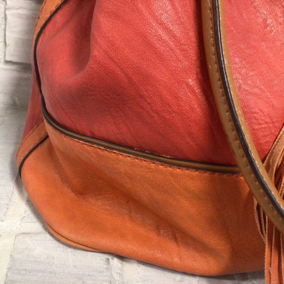 GUESS TOTE/SHOULDER BAG WITH DRAWSTRING FRINGED CLOSURE - Picture 6 of 15